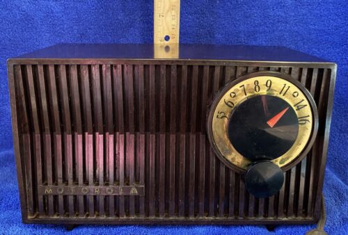 Vintage Motorola Radio Model 53R WORKS - Picture 2 of 10