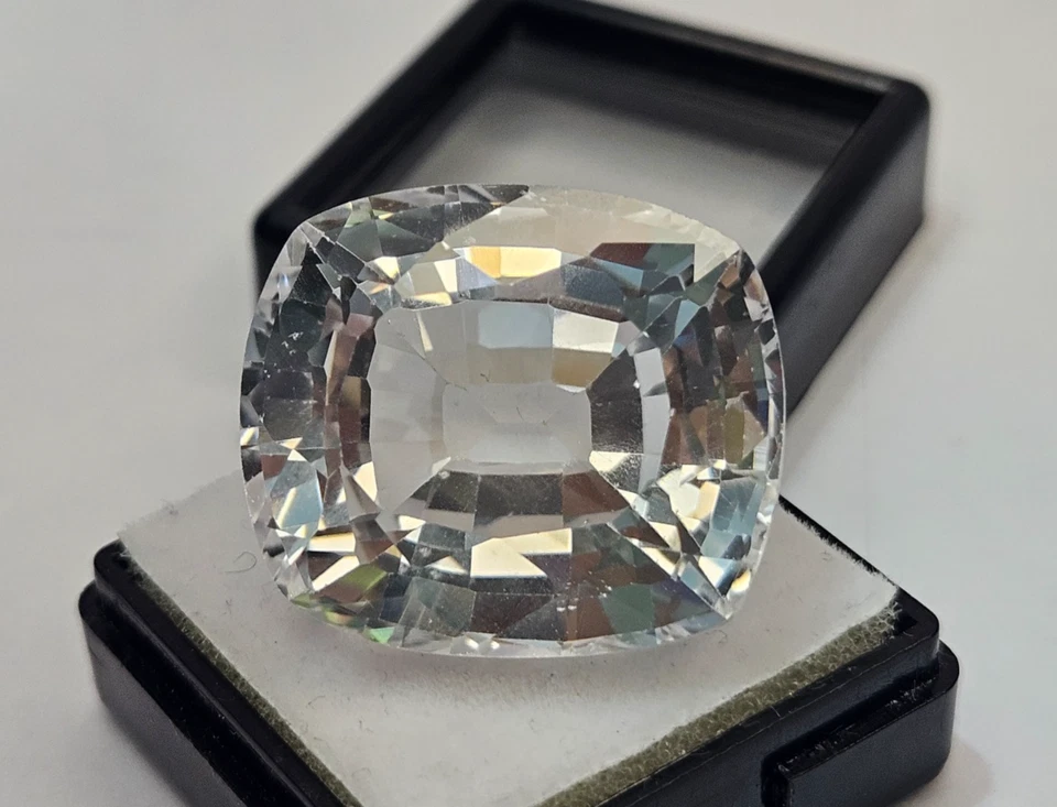 Colgante NATURAL Corte Cojín 68+ Ct Zafiro Blanco Tamaño Piedra preciosa suelta FR-332 Foto 4 de 4