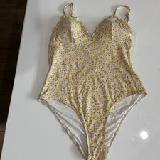 H M Floral One Piece Swimsuit Women  s Medium US M EU 42 Ruffle Trim Ribbed