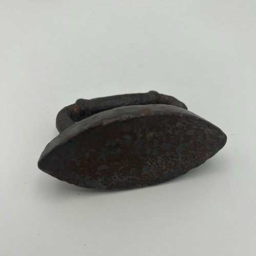 Antique Miniature Child’s Cast Iron Sad Iron Salesman Sample - Picture 4 of 7