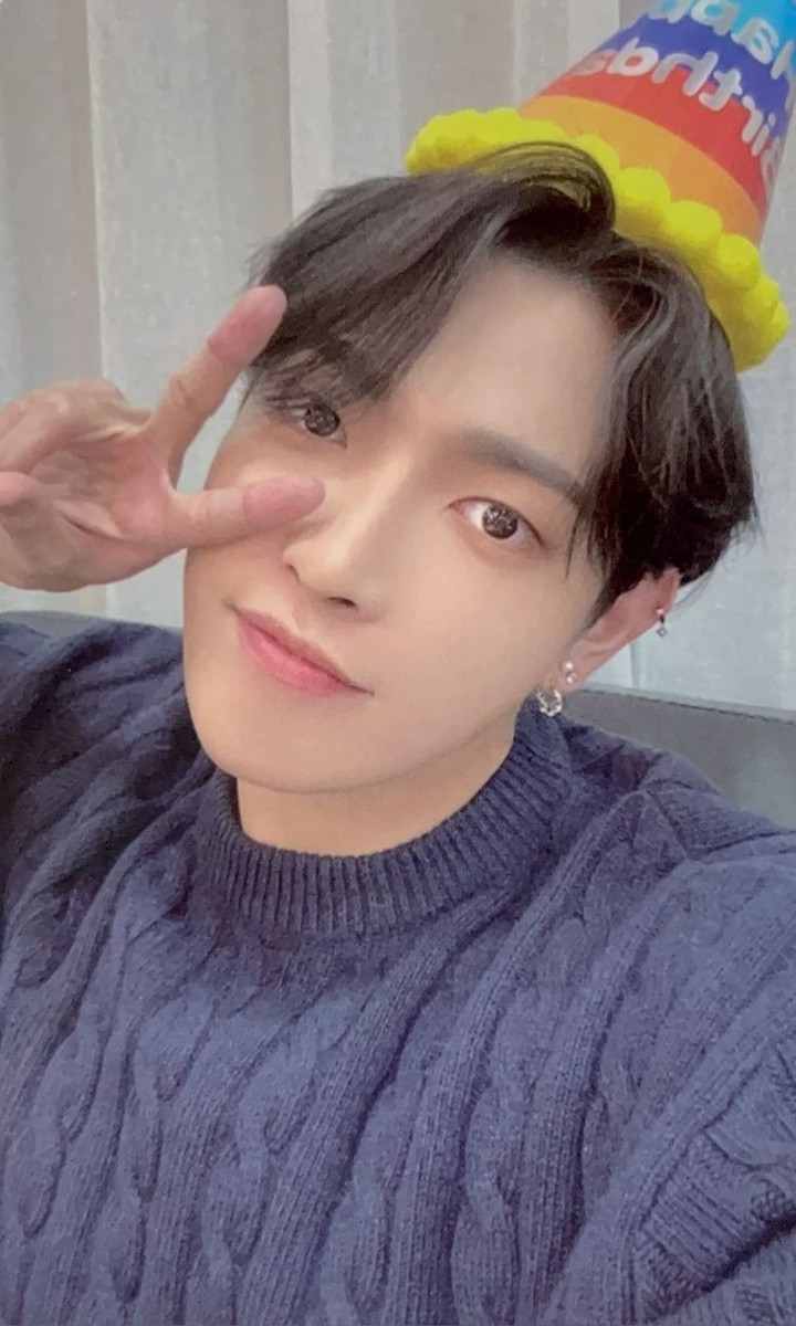 ATEEZ HONGJOONG [OUR STORY] HBD EARRINGS + CASE MD Collabo