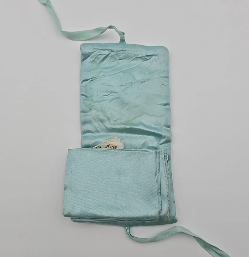 Bolso acordeón calcetería satinado con apliques bordados Ann Seton de los años 50 Foto 3 de 4