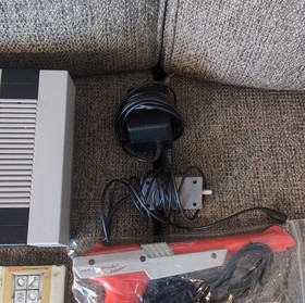 Nintendo Entertainment System Console Lot w/ Zapper, Games (Mario, Zelda, Bond)