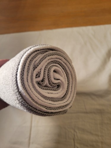 NEW microfiber auto cloths (gray and white) (14in. x 14in.) - Picture 4 of 4