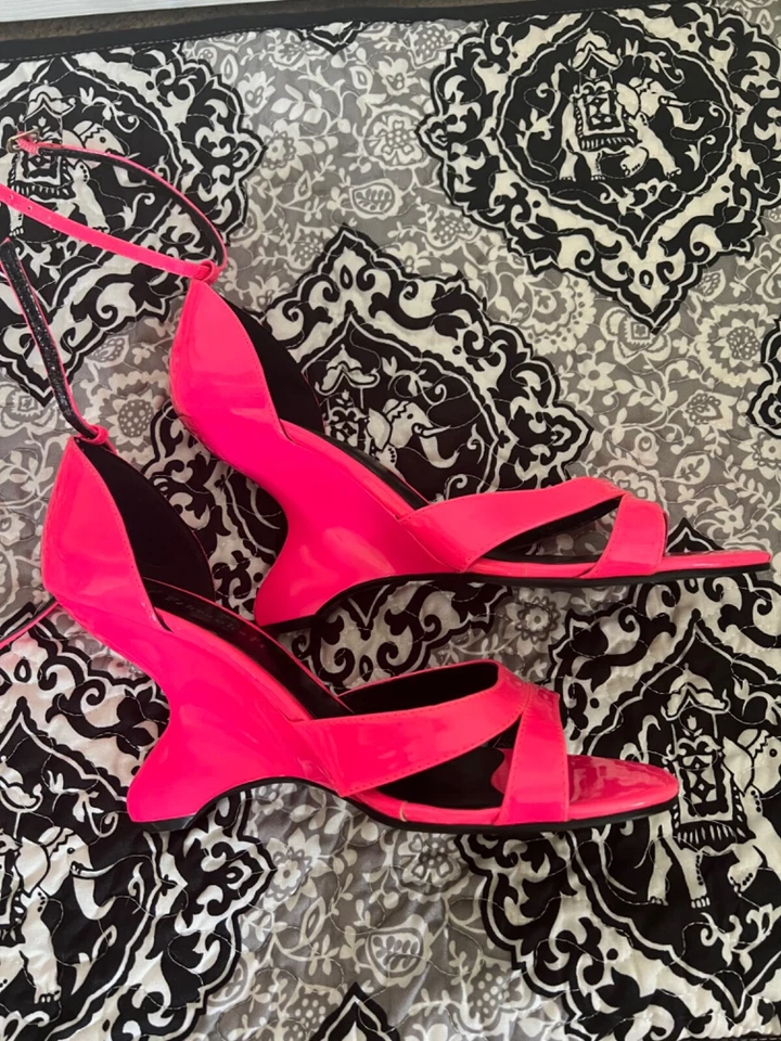 Sandalias Fahrenheit antigravedad en rosa neón con tiras para mujer talla 8 Foto 3 de 4