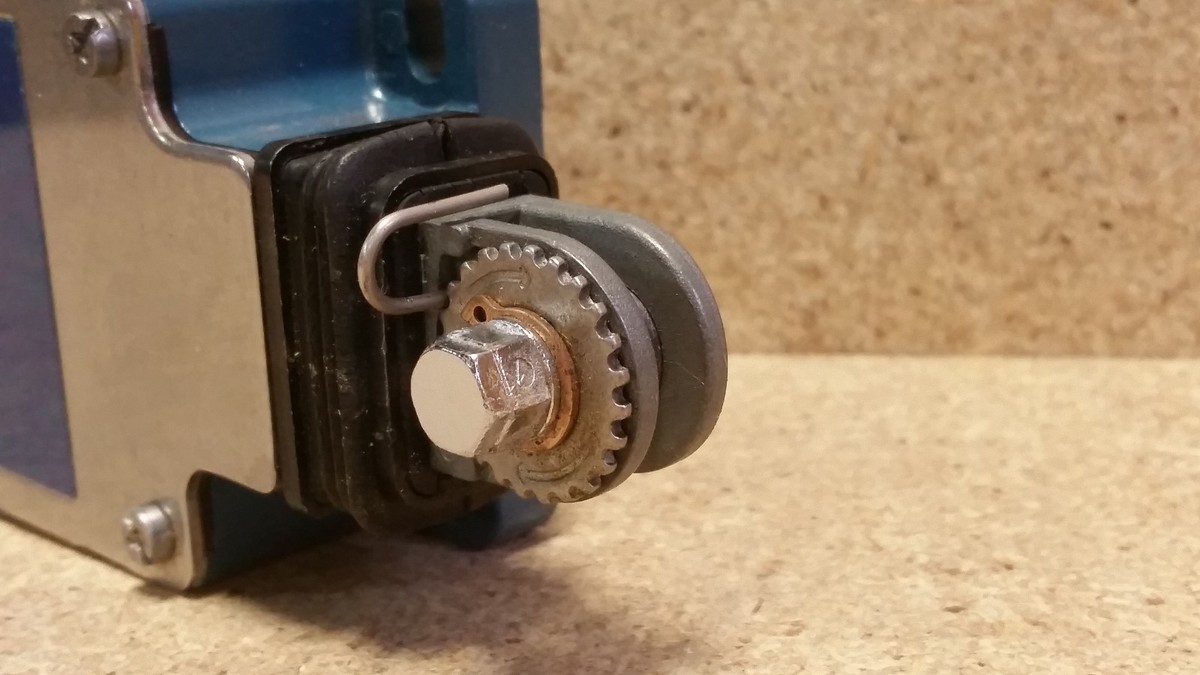 Telemecanique Cable Control Emergency Stop XY2-CH P119 | eBay