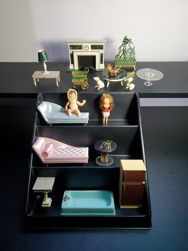 Vintage Lot Petite Princess & Marx Dollhouse Furniture dolls Pink Boudoir Chaise