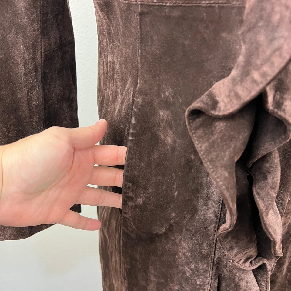 Abrigo largo de gamuza marrón Aria de colección S con volantes delanteros Penny Lane Foto 3 de 4