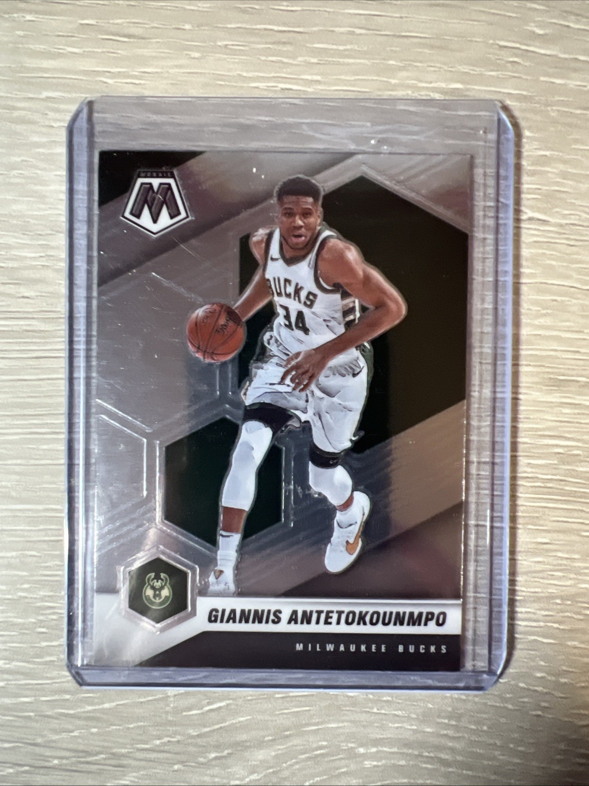 2020-21 Panini Mosaic - Giannis Antetokounmpo #80 Silver Prizm