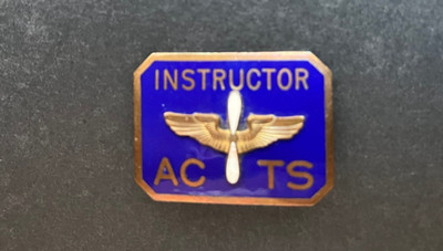 ORIGINAL WWII AIR CORPS TRAINING SCHOOL PIN BACK BADGE ~ ACTS ...