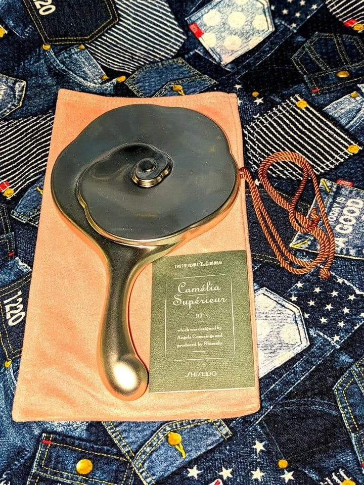 Espejo de mano Angela Cummings joyería diseñador Shiseido Club Hanatsubaki 1997 Foto 2 de 4