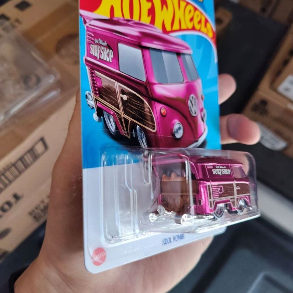 【2台セット】 Kool Kombi 2024 コレクターエディション HOT WHEELS VW KOOL KOMBI 2024 LEGENDS TOUR W/ ENAMEL PIN