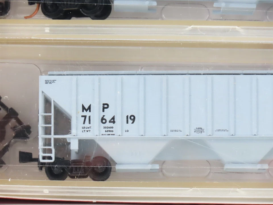 N Scale Red Caboose RN-15407 MP UP Missouri Pacific 3 Bay Covered Hopper 3 Pack - Image 2 of 4