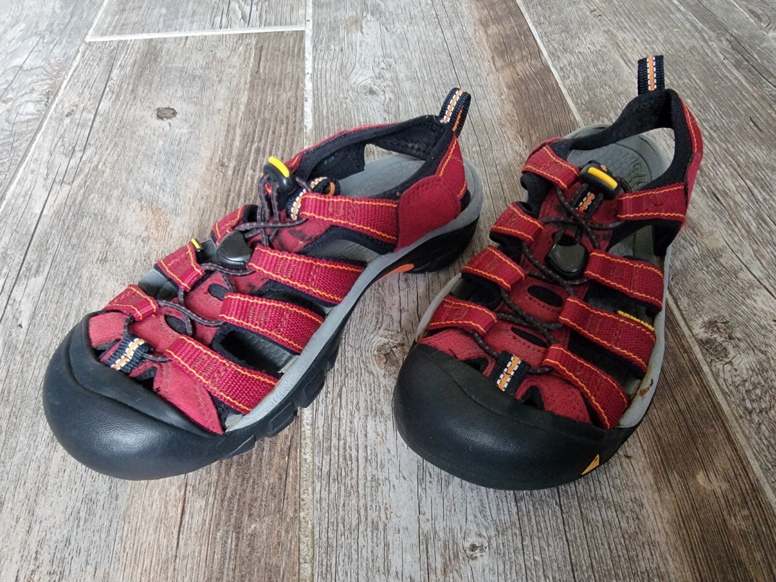 Sandali Keen donna Newport H2 US 7 EU 37 5 rossi impermeabili scarpe da trekking usati in ottime condizioni