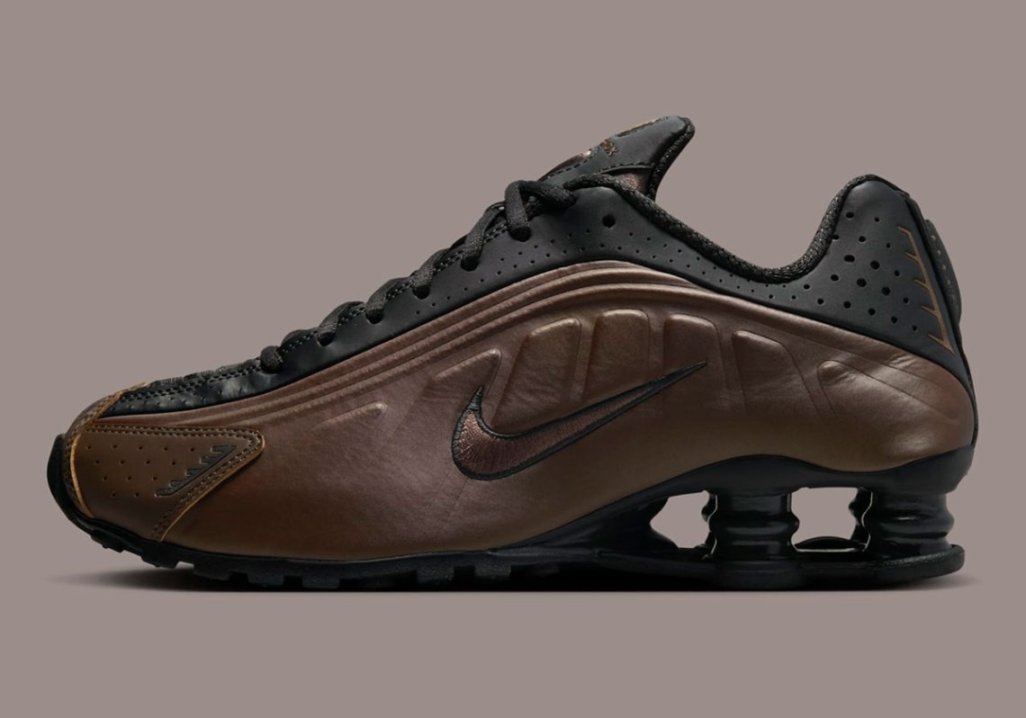 Women's Nike Shox R4 Off Noir Ironstone Smoke Grey Black AR3565