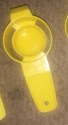 Tupperware Gadget -(1) yellow Yolkster Egg Yolk Separator Tool For Eggs EUC