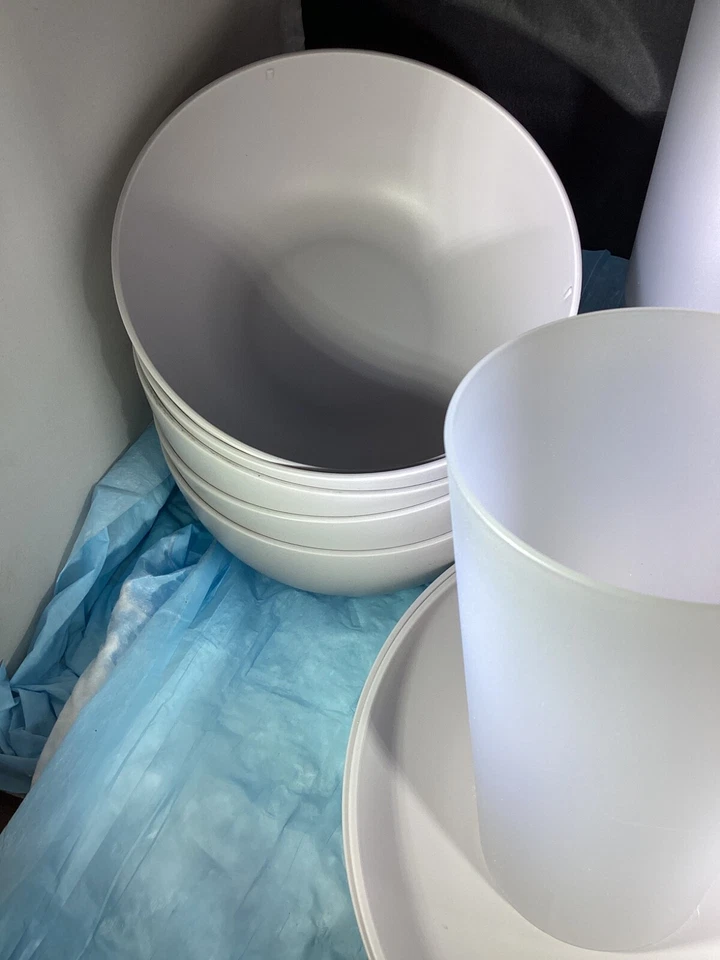 Room Essentials New In Original Package 20pc plastic dinnerware set Silver - Image 2 of 3