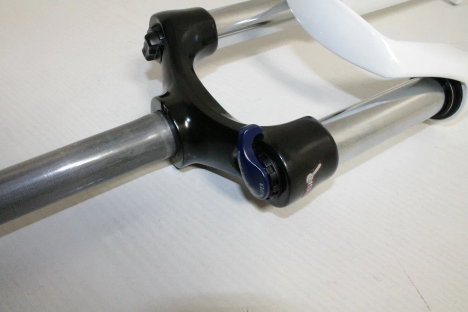 Federgabel SR Suntour SF13 XCM -DS-HLO 26" 1-1/8 " Ahead Disc P.M. 100mm weiß - Bild 4 von 4