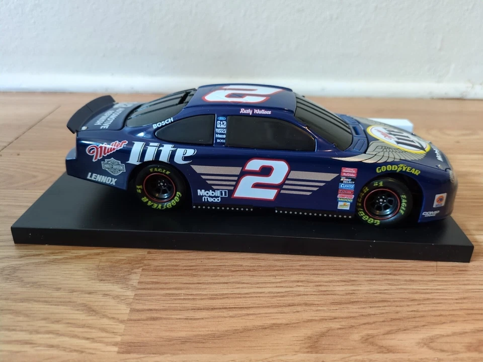 Harley-Davidson Taurus NASCAR 1999 acción 1:24 Rusty Wallace #2 Miller Lite Foto 2 de 4