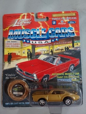 Johnny Lightning Muscle Car USA 1969 Olds 442 Gold Rush Series 2 Limited Edition