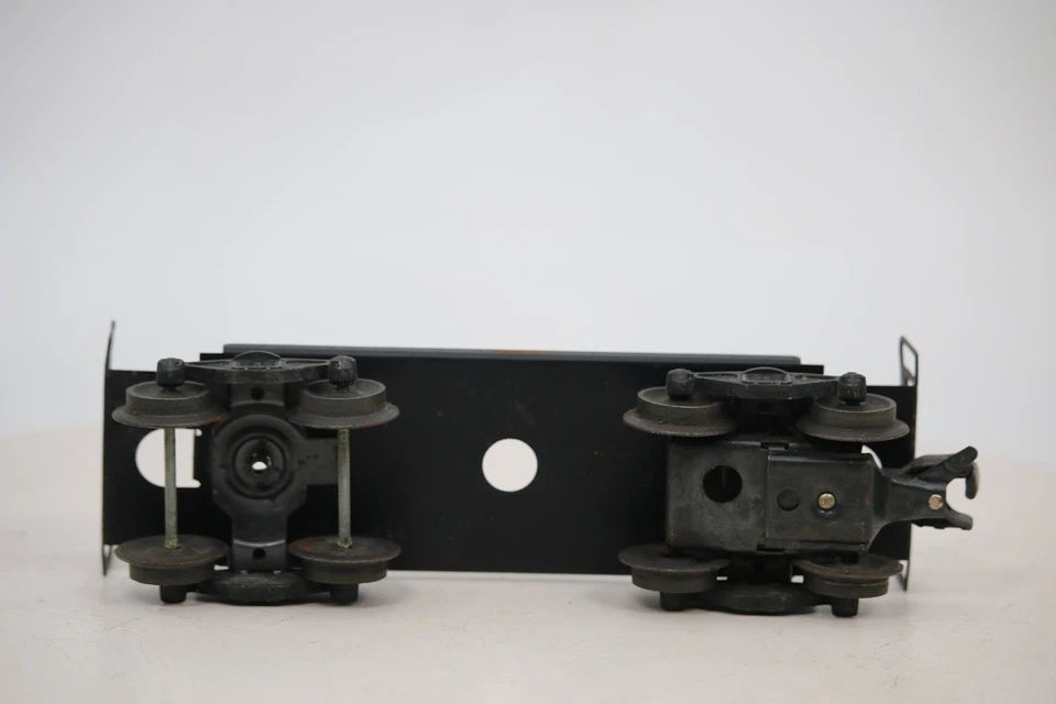 Lionel O Gauge Caboose 8 Wheel Train Car Chassis with Coupler, Wheels, Rails. - Image 4 of 4