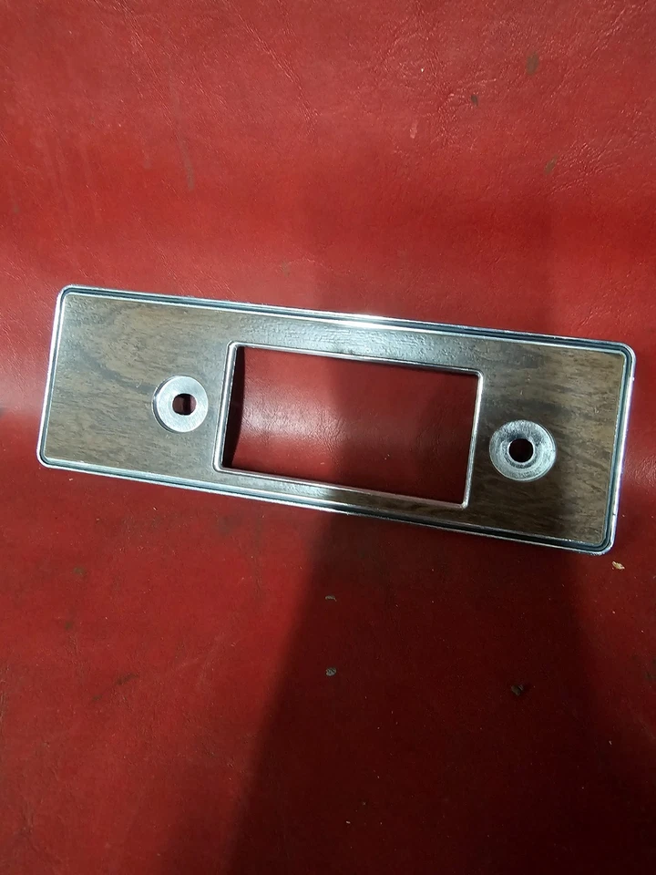 Nuevo de Lote Antiguo 1971 1972 Ford Galaxie LTD Country Squire Radio Bisel Woodgrain D1AA-18842 Foto 3 de 4