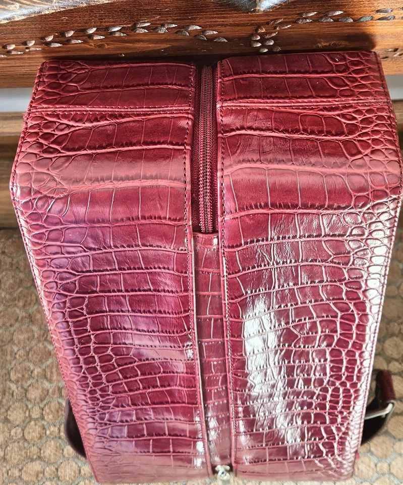 Two Bottle Wine Caddy Carrier Textured Zipper Burgundy Vinyl Home Decor Or Gift  - Image 4 of 4