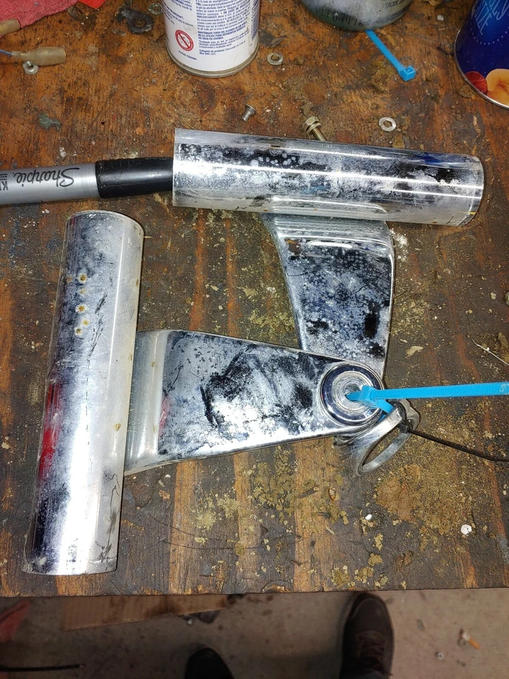 Yamaha XS750S 1979 montaje de faros. Orejas de horquilla Foto 2 de 2