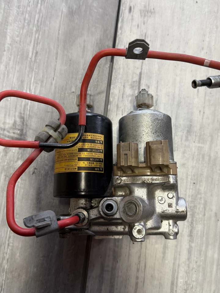 2011-2017 Lexus CT200H Prius conjunto de bomba de freio antibloqueio 47070-12010 fabricante de equipamento original - Imagem 2 de 4