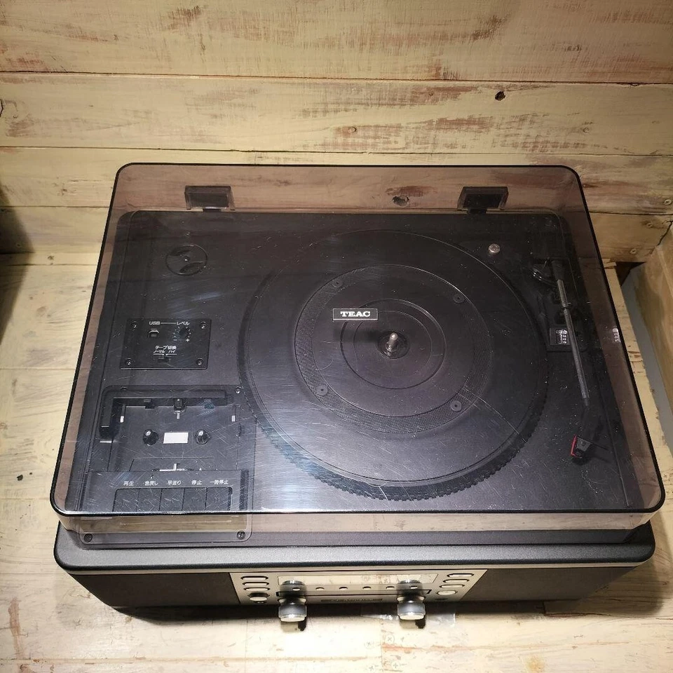 TEAC LP-R550USB CD Recorder with Turntable and Cassette Japan - Image 3 of 4