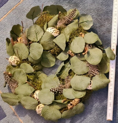 Deko Kranz mit Federn Blätter usw. mehr Bitte Bilder beachten D. ca. 30 cm gut!
