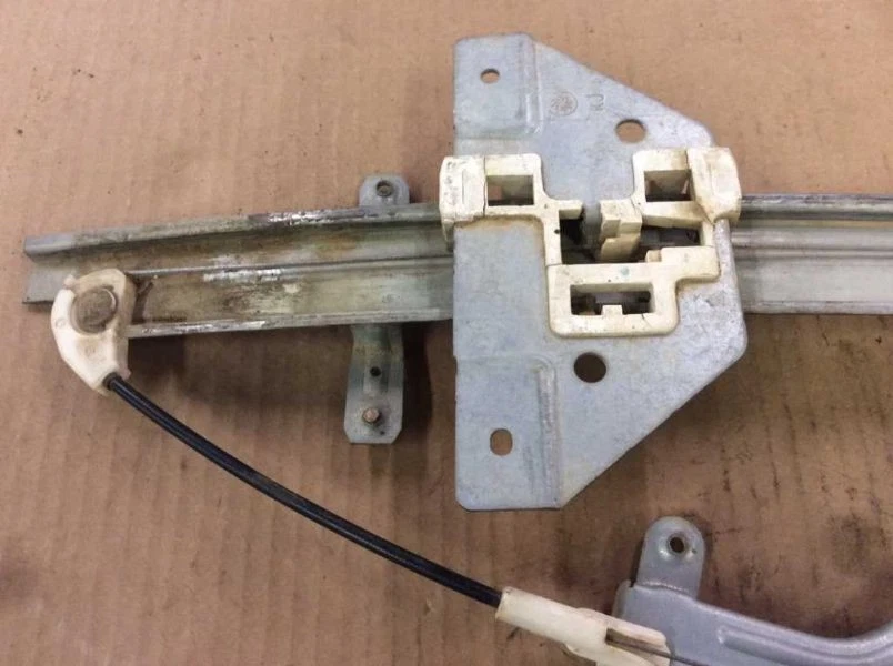 РЕГУЛЯТОР ЗАДНЕГО ЛЕВОГО СТЕКЛА БЕЗ ДВИГАТЕЛЯ ПОДХОДИТ ДЛЯ 99 00 01 02 03 04 05 PONTIAC GRAND AM - Изображение 2 из 4