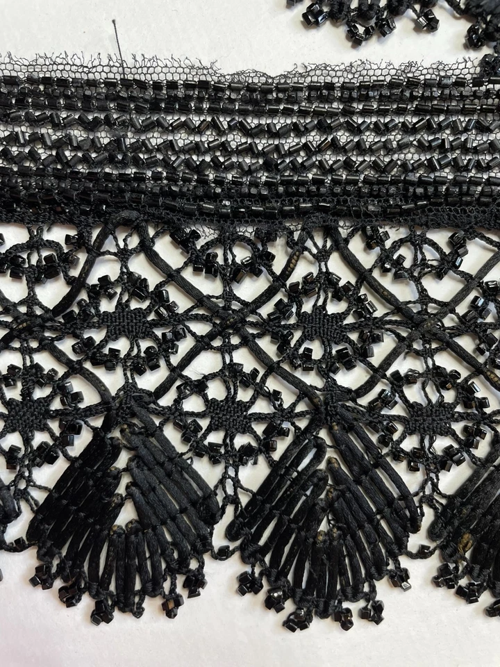 DENTELLE ANCIENNE - RICHE DENTELLE genre torchon ornée de perles de jais - 19ème - Photo 3/4