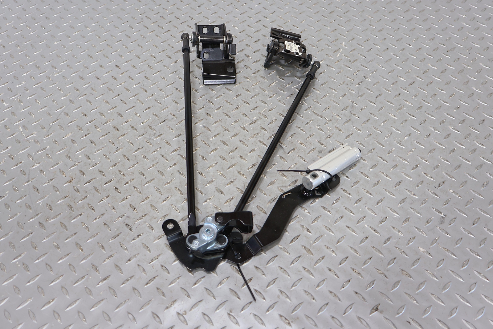 1019 Nissan 370Z Roadster Convertible Roof Latches W/Lock Actuator