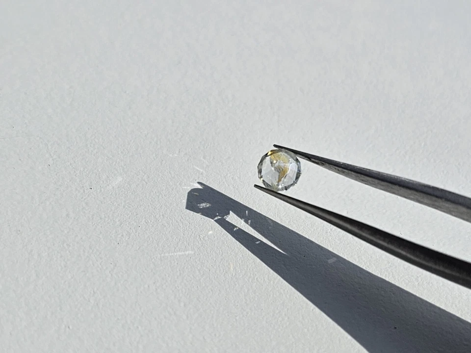 Montana Sapphire Clear With Yellow Inclusion 0.50 ct - 4.5 mm, Round Cut - Image 3 of 4