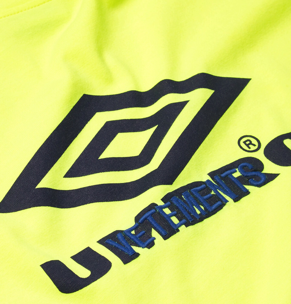 $670 Vetements x Umbro Oversized Printed Cotton-Jersey Yellow T