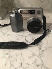 Olympus CAMEDIA C-4000 Zoom 4.0MP Digital Camera w/Carrying Case