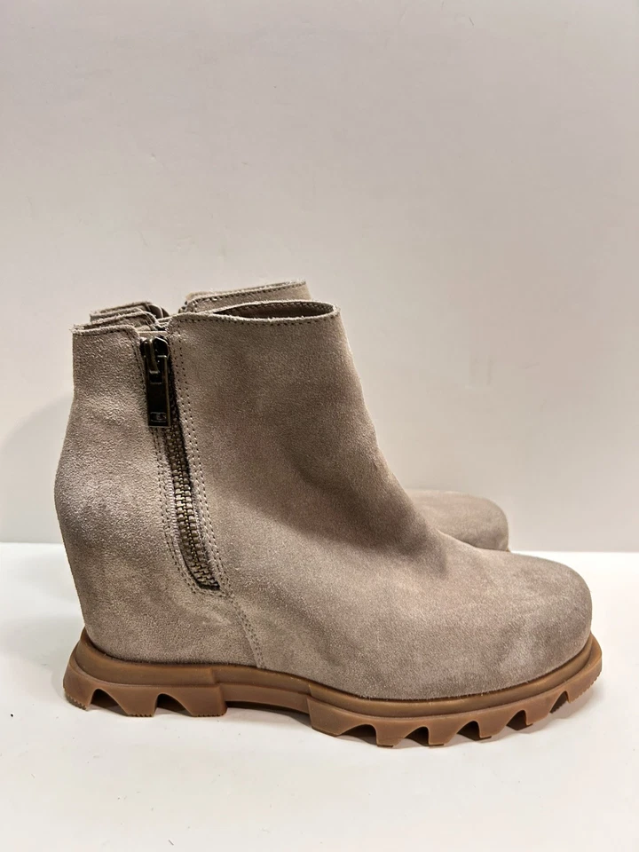 Bota para mujer Sorel Joan Of Arctic Wedge III 2021 con cremallera Omega Taupe talla 6 Foto 4 de 4