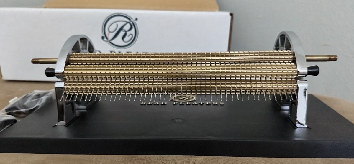 New In Box Vintage Read Super Maxi Pleater for smocking w/ needles