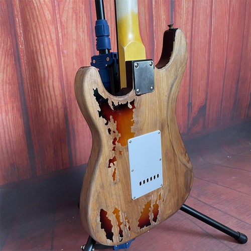 Guitarra Eléctrica Rory Gallagher Acabado Reliquia ST Puente Trémolo Piezas Cromadas - Imagen 5 de 7