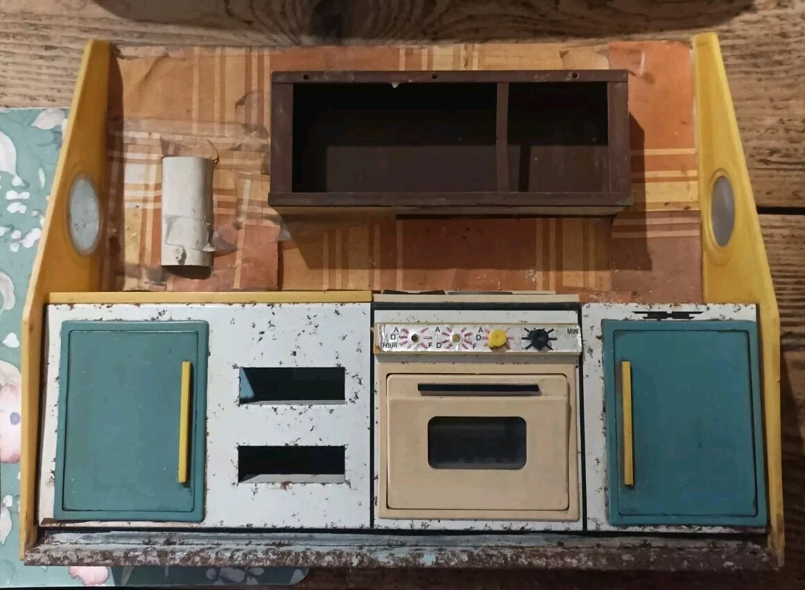 Lot De 2 Cuisines Anciennes En Tôle - Jouets Miniatures Vintage, Comme Maman