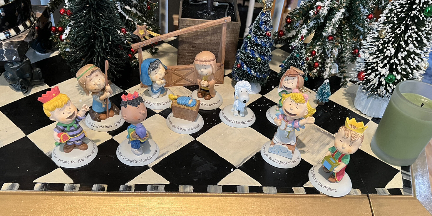 HALLMARK 2014 Ltd Ed Peanuts Charlie Brown Nativity 10 Figurines/stable