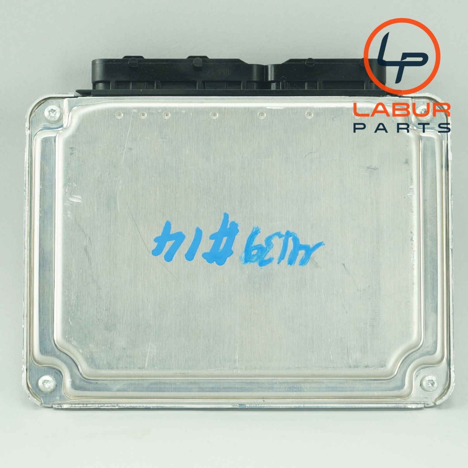 M139 05-08 Maserati Quattroporte BOSCH ECU ECM Engine Control Module Unit B1043