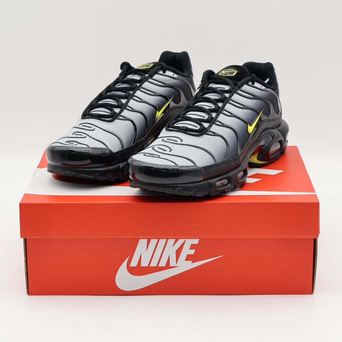 DM0032-012 Nike Air Max Plus Wolf Grey Black Opti Yellow DM0032-012 Nike Air Max Plus Wolf Grey Black Opti Yellow