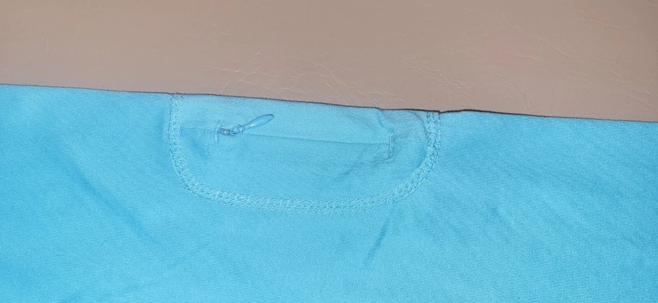 Lote tops deportivos Coliseo talla mediana para mujer Foto 3 de 4