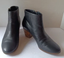 Crown Vintage Women's Ankle Boots Black Leather 7M Zippers Booties Wooden Heels