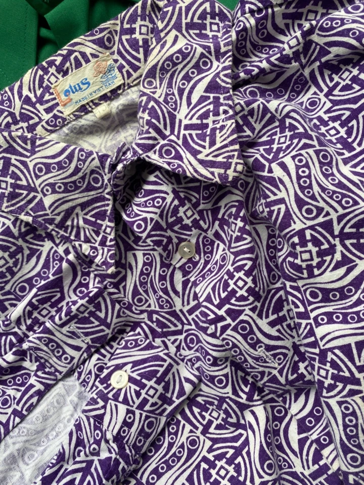 VTG mens 70's LOTUS PURPLE RETRO PATTERN LOOSE FIT LONG SLEEVED SHIRT 44-46" - Image 2 of 4