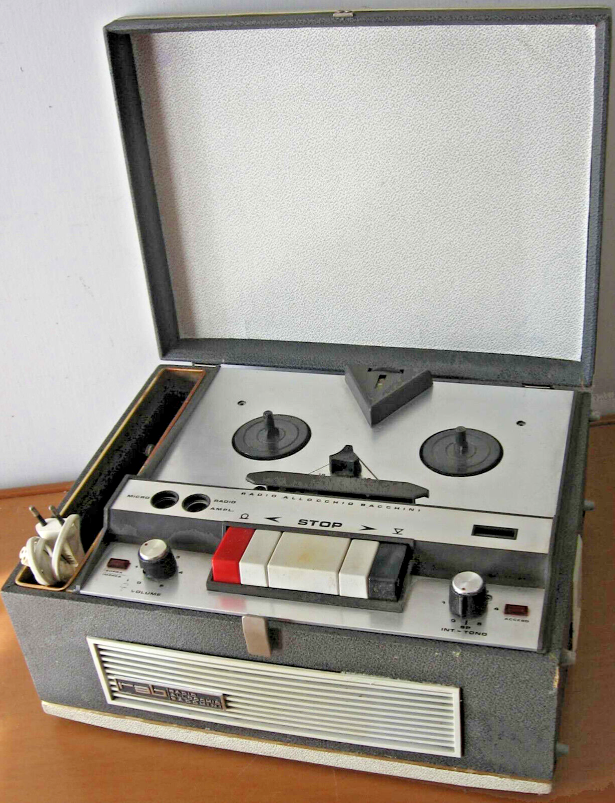Foto 11 di 17