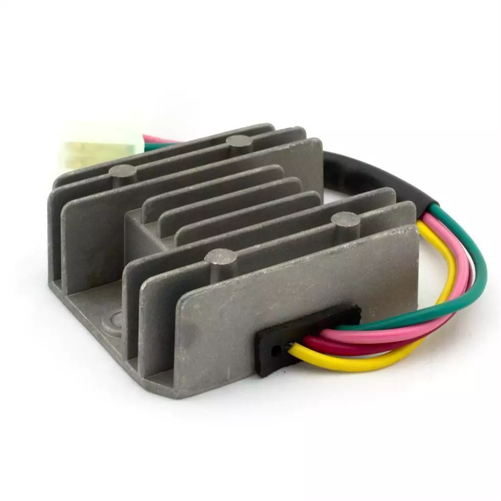 Full wave regulator rectifier outlet