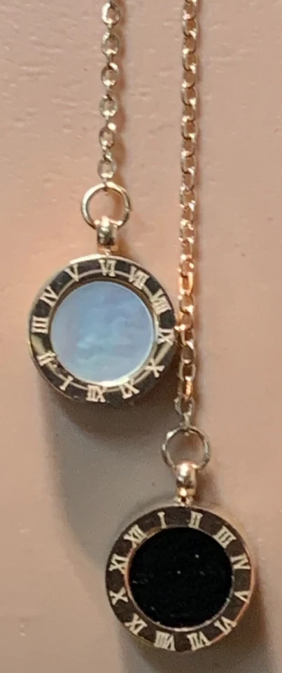 Halskette Gold-Color Anhänger Perlmutt Schwarz Turmalin Steine Römische Ziffern - Bild 2 von 4